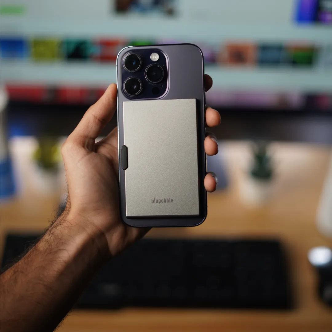 MagSafe Aluminum Card Holder - Designed to Keep 3 Credit cards - Image 4