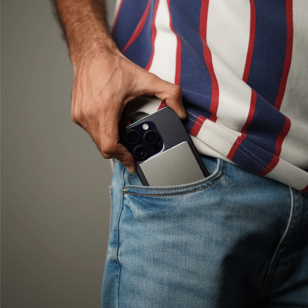 MagSafe Aluminum Card Holder - Designed to Keep 3 Credit cards - Image 3