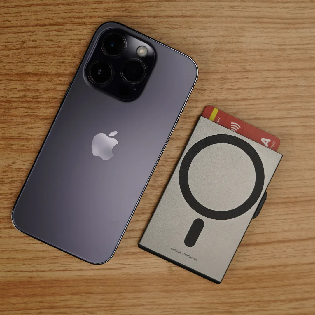 MagSafe Aluminum Card Holder - Designed to Keep 3 Credit cards - Image 5